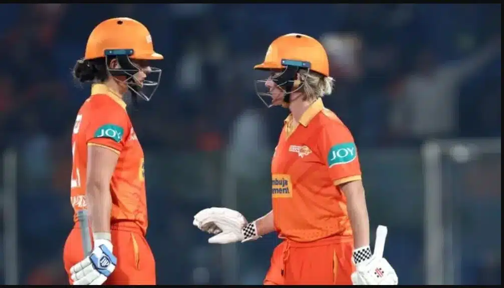 Laura Wolvaardt & Beth Mooney