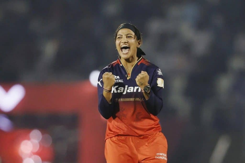 Mumbai Indians Women (213/4) vs Royal Challengers Bengaluru Women (166) Mumbai Indians Women (213/4) vs Royal Challengers Bengaluru Women (166)