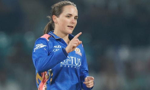 Amelia Kerr Becomes First Bowler to Reach 50 WPL Wickets