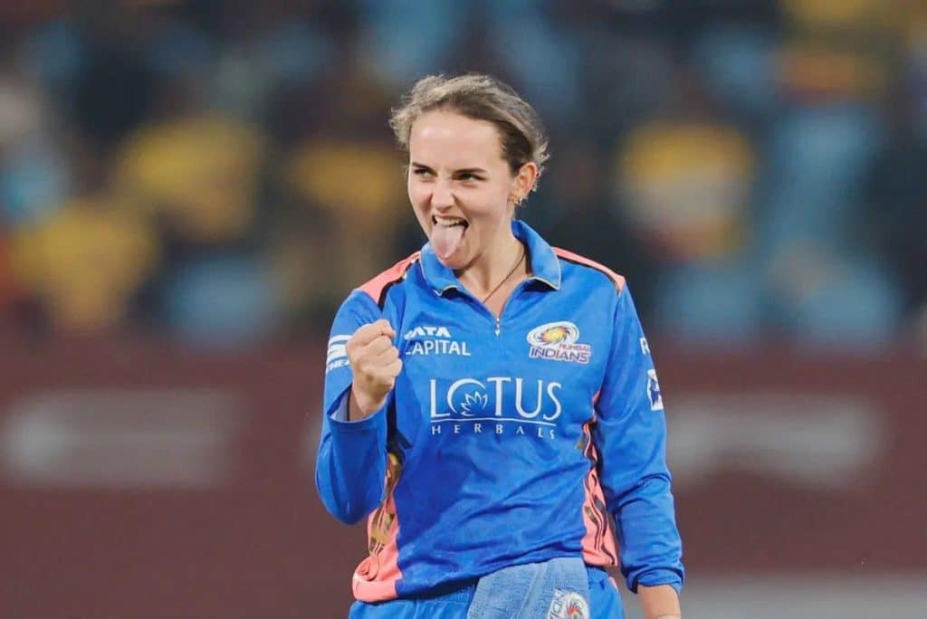 Amelia Kerr (Mumbai Indians) - 5/38