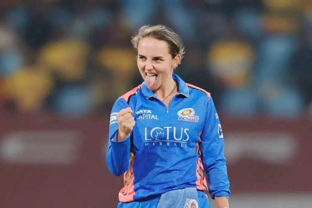 Amelia Kerr (Mumbai Indians) - 5/38