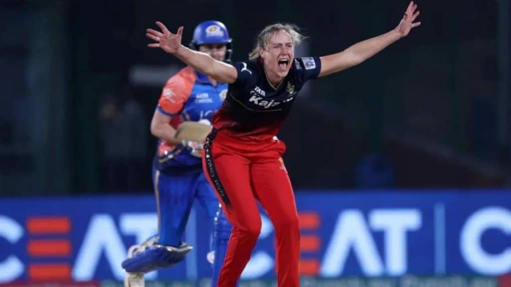 Ellyse Perry (Royal Challengers Bengaluru) - 6/15