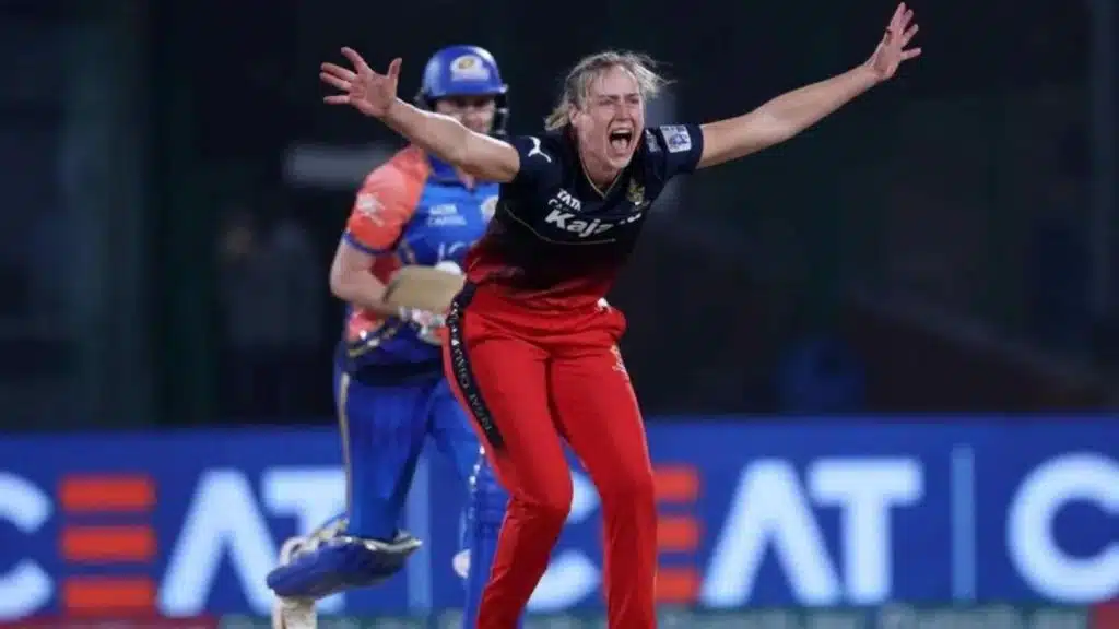 Ellyse Perry (Royal Challengers Bengaluru) - 6/15