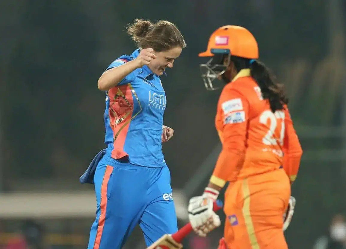 Gujarat Giants - 64 vs Mumbai Indians