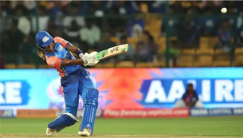 Hayley Matthews (24 Sixes)