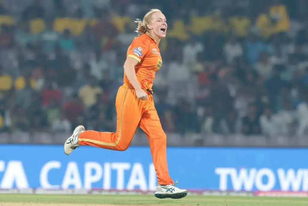 Kim Garth (Gujarat Giants) - 5/36