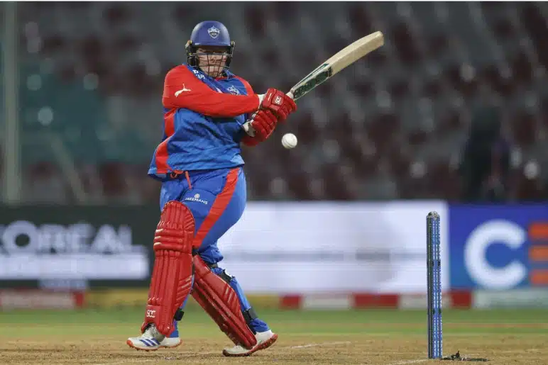  Lizelle Lee's Explosive Knock