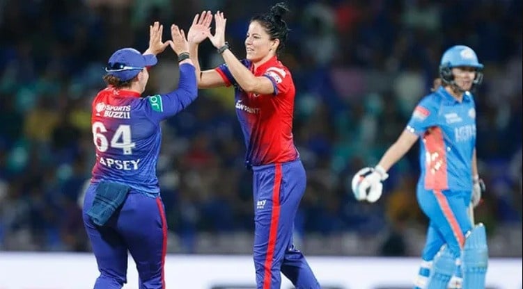 Mumbai Indians - 109/8 vs Delhi Capitals