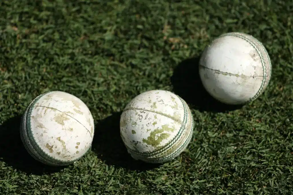 Kookaburra Turf White