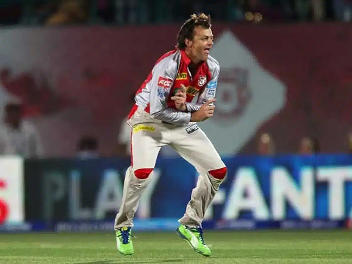 Adam Gilchrist, 2 Centuries Adam Gilchrist, 2 Centuries